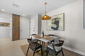 Luxury 49FL Condo with City Views