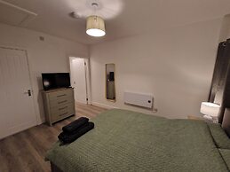 Cozy Apartment at Highbanks The Annex