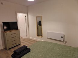 Cozy Apartment at Highbanks The Annex