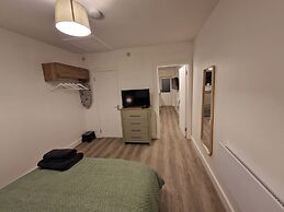Cozy Apartment at Highbanks The Annex
