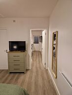 Cozy Apartment at Highbanks The Annex