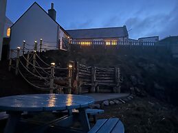 Findochty Beach House - Private Garden-beachfront