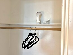 Updated Studio With Laundry Full Kitchen 36B