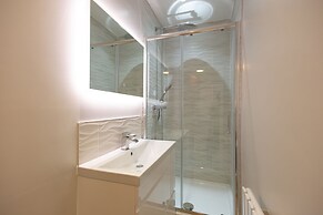 Bath Bliss Retreat - 7 Bedroom House