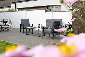 Two Hoots - Peaceful Cottage Rural Views