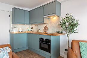 Beach Retreat - Sea Views Parking Beach Access