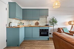 Beach Retreat - Sea Views Parking Beach Access