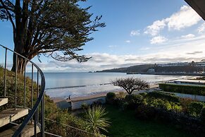 Beach Retreat - Sea Views Parking Beach Access