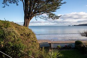 Beach Retreat - Sea Views Parking Beach Access
