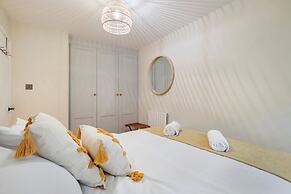 Beach Retreat - Sea Views Parking Beach Access