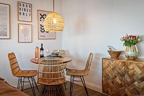 Beach Retreat - Sea Views Parking Beach Access