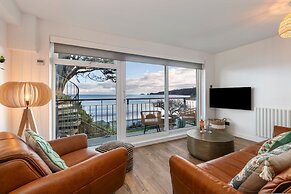 Beach Retreat - Sea Views Parking Beach Access