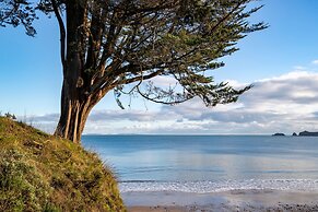 Beach Retreat - Sea Views Parking Beach Access