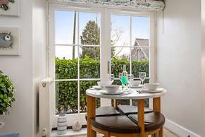 12 Rhodewood House - Near the Beach Sea Glimpses