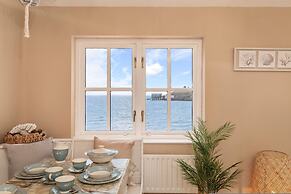 5 Sunny Cove - Direct Beach Access Sea Views