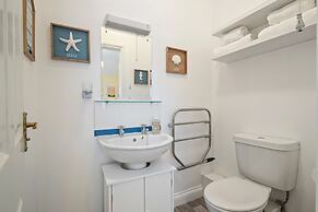 5 Sunny Cove - Direct Beach Access Sea Views