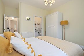 5 Sunny Cove - Direct Beach Access Sea Views