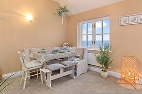 5 Sunny Cove - Direct Beach Access Sea Views