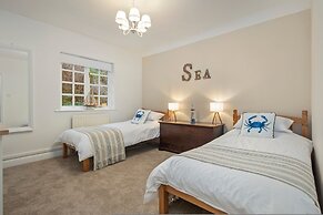 5 Sunny Cove - Direct Beach Access Sea Views