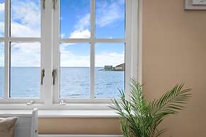 5 Sunny Cove - Direct Beach Access Sea Views