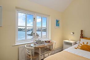 5 Sunny Cove - Direct Beach Access Sea Views