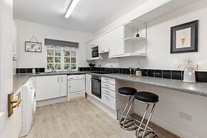 5 Sunny Cove - Direct Beach Access Sea Views