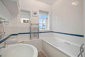 5 Sunny Cove - Direct Beach Access Sea Views