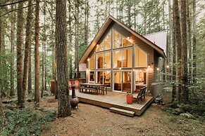 Mt Baker Lodging Cabin 40gs is a Classic NW Cabin