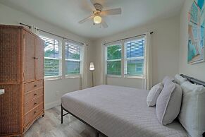 Near Beach Dining w Golf Cart Private Balcony Salty Sunshine B