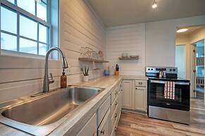 Near Beach Dining w Golf Cart Private Balcony Salty Sunshine B