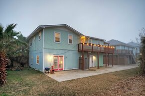 Near Beach Dining w Golf Cart Private Balcony Salty Sunshine B