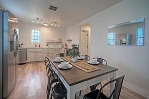 Near Beach Dining w Golf Cart Private Balcony Salty Sunshine B