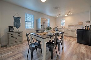 Near Beach Dining w Golf Cart Private Balcony Salty Sunshine B