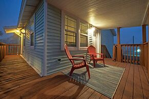 Near Beach Dining w Golf Cart Private Balcony Salty Sunshine B