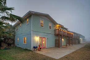 Near Beach Dining w Golf Cart Private Balcony Salty Sunshine B