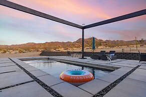 Luxe Modern Escape w/ Pool, Hottub, Firepit, Desert View Obsidian by A
