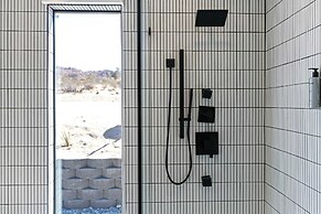 Luxe Modern Escape w/ Pool, Hottub, Firepit, Desert View Obsidian by A