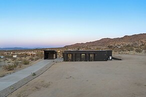 Luxe Modern Escape w/ Pool, Hottub, Firepit, Desert View Obsidian by A