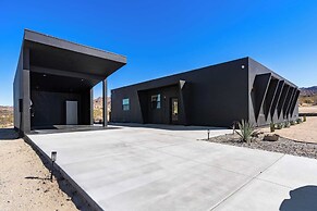 Luxe Modern Escape w/ Pool, Hottub, Firepit, Desert View Obsidian by A