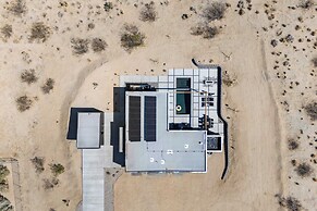 Luxe Modern Escape w/ Pool, Hottub, Firepit, Desert View Obsidian by A