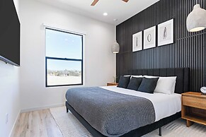 Luxe Modern Escape w/ Pool, Hottub, Firepit, Desert View Obsidian by A