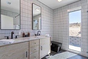 Luxe Modern Escape w/ Pool, Hottub, Firepit, Desert View Obsidian by A