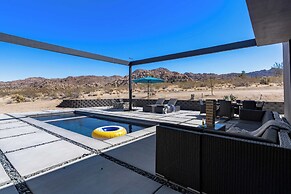 Luxe Modern Escape w/ Pool, Hottub, Firepit, Desert View Obsidian by A