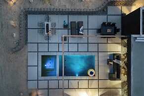 Luxe Modern Escape w/ Pool, Hottub, Firepit, Desert View Obsidian by A