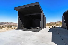 Luxe Modern Escape w/ Pool, Hottub, Firepit, Desert View Obsidian by A