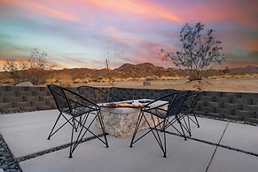 Luxe Modern Escape w/ Pool, Hottub, Firepit, Desert View Obsidian by A