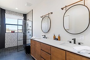 Luxe Modern Escape w/ Pool, Hottub, Firepit, Desert View Obsidian by A