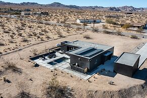 Luxe Modern Escape w Pool Hot Tub Firepit Desert View Lassen by Avants