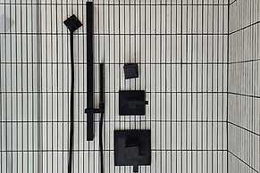 Luxe Modern Escape w Pool Hot Tub Firepit Desert View Lassen by Avants