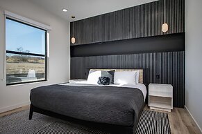 Luxe Modern Escape w Pool Hot Tub Firepit Desert View Lassen by Avants